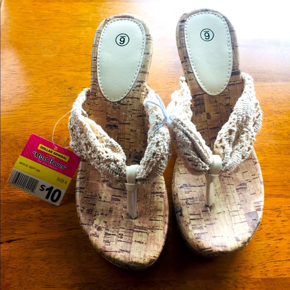 Women’s High-hill Dollar General flip flops